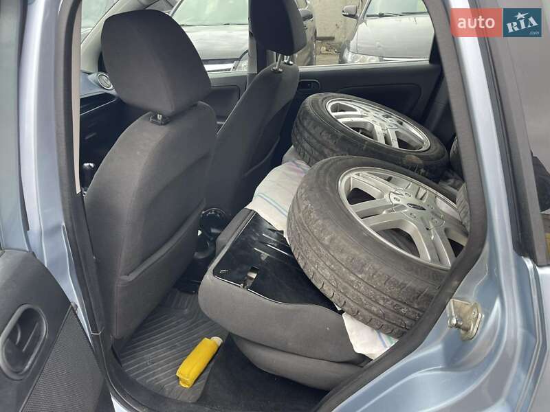 Хэтчбек Ford Fiesta 2006 в Полтаве