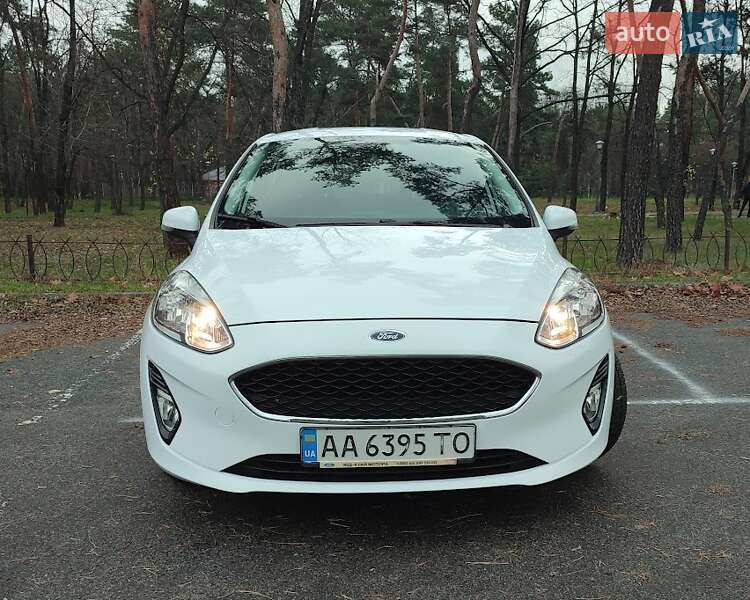 Хэтчбек Ford Fiesta 2017 в Киеве