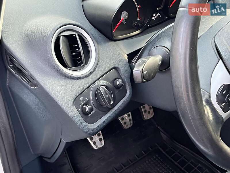 Хетчбек Ford Fiesta 2012 в Києві