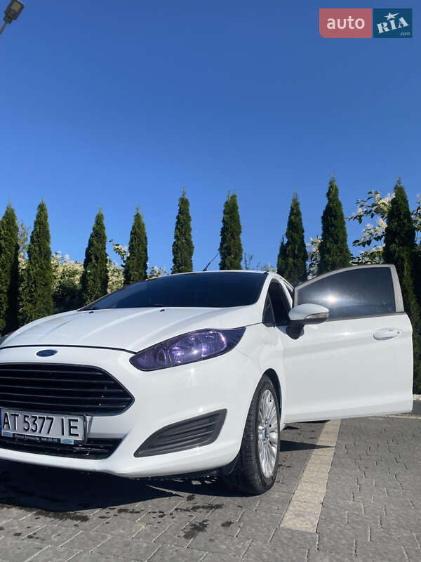 Хетчбек Ford Fiesta 2014 в Надвірній