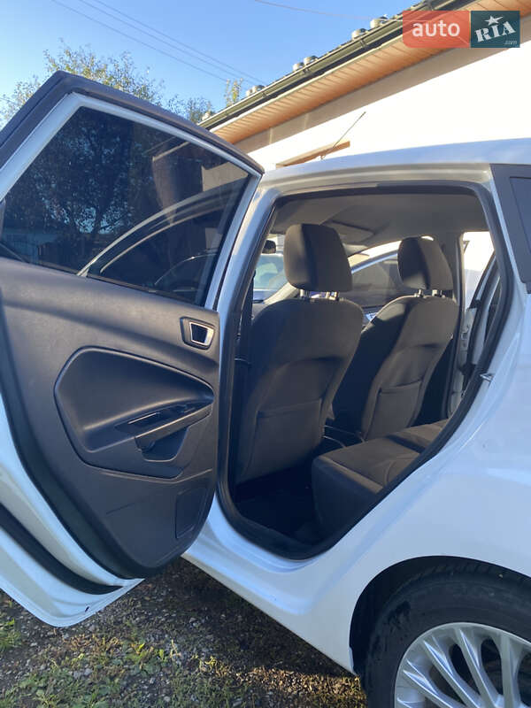 Хетчбек Ford Fiesta 2014 в Надвірній