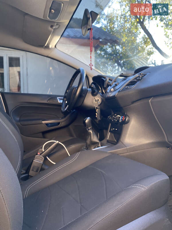 Хетчбек Ford Fiesta 2014 в Надвірній