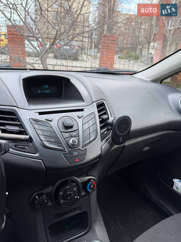 Хетчбек Ford Fiesta 2013 в Дніпрі