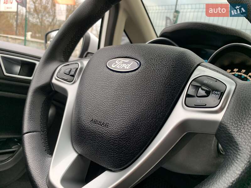 Седан Ford Fiesta 2015 в Бердичеве
