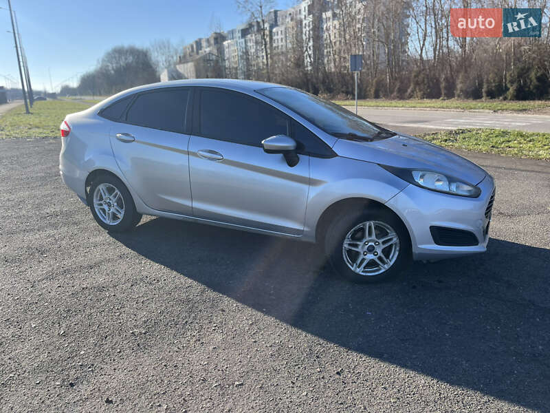 Седан Ford Fiesta 2018 в Львові