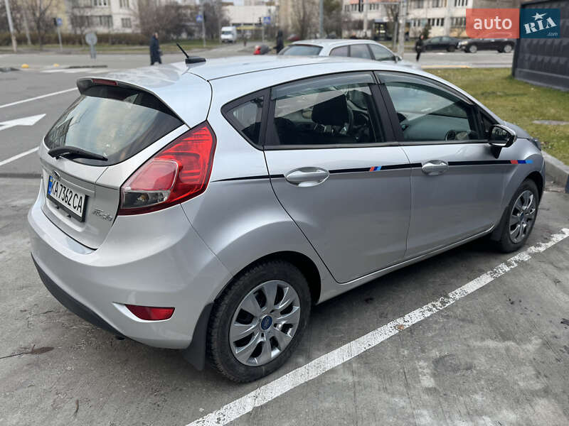 Хетчбек Ford Fiesta 2017 в Києві