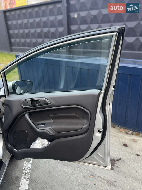 Хетчбек Ford Fiesta 2017 в Києві