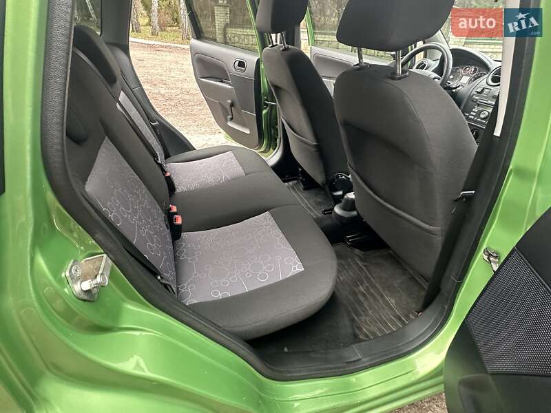 Хетчбек Ford Fiesta 2006 в Сумах