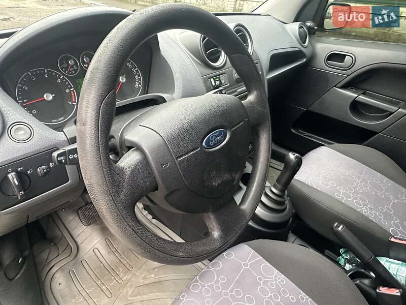 Хетчбек Ford Fiesta 2006 в Сумах