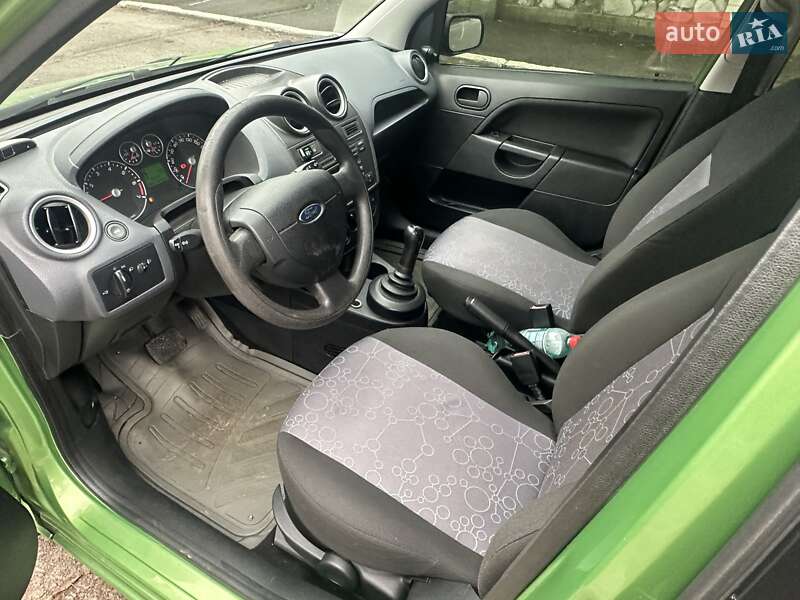 Хетчбек Ford Fiesta 2006 в Сумах