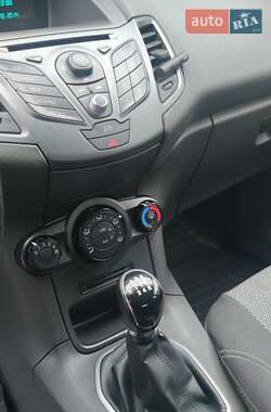 Хэтчбек Ford Fiesta 2014 в Днепре