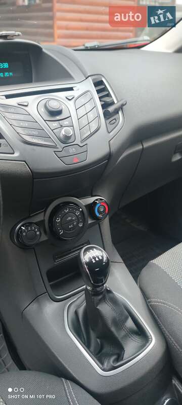 Хетчбек Ford Fiesta 2014 в Дніпрі