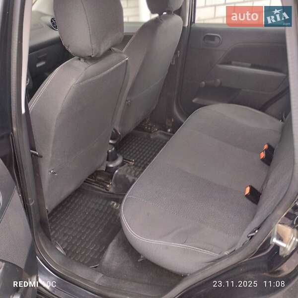 Хэтчбек Ford Fiesta 2004 в Вапнярке