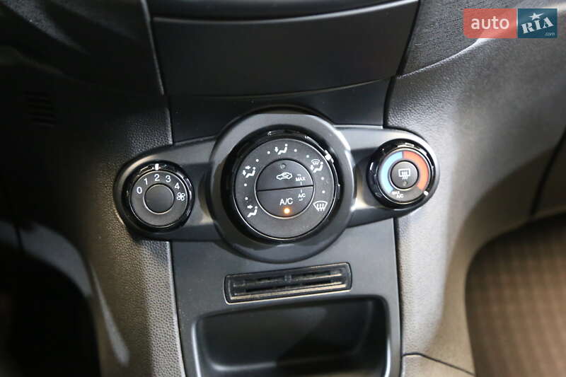 Хетчбек Ford Fiesta 2014 в Києві