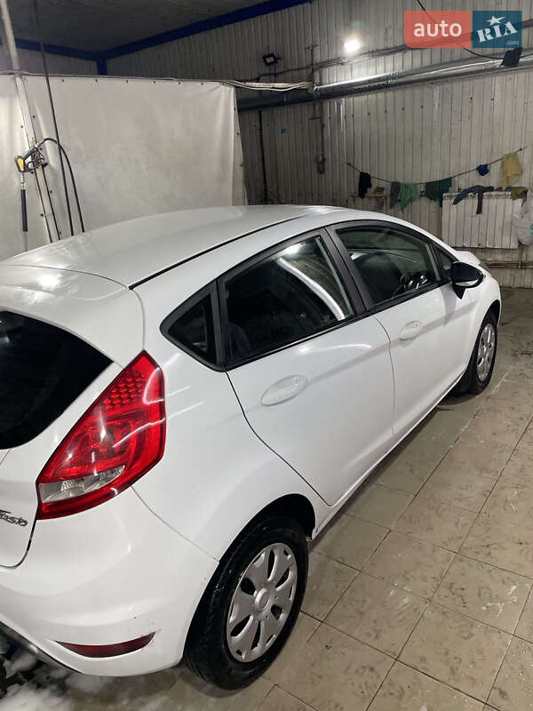 Хетчбек Ford Fiesta 2012 в Києві