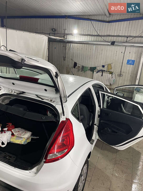 Хетчбек Ford Fiesta 2012 в Києві