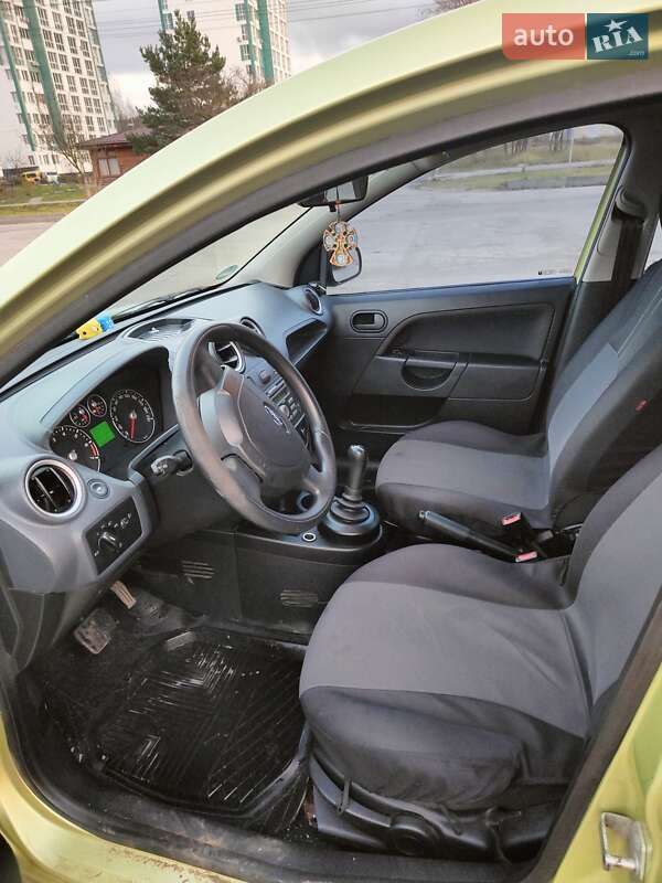 Хэтчбек Ford Fiesta 2007 в Вараше