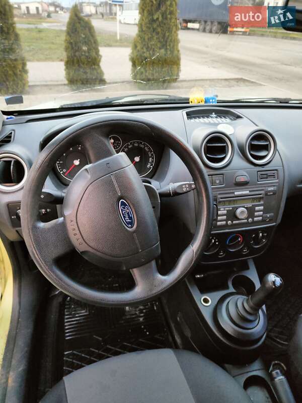 Хэтчбек Ford Fiesta 2007 в Вараше