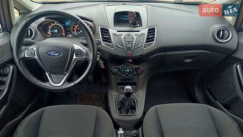 Хетчбек Ford Fiesta 2016 в Києві