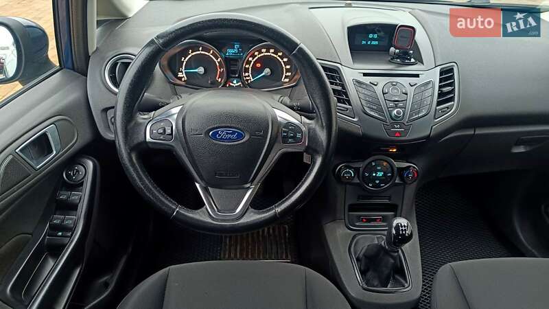 Хетчбек Ford Fiesta 2016 в Києві