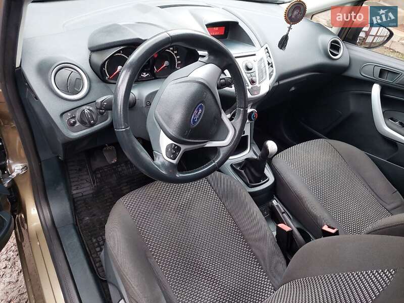 Хэтчбек Ford Fiesta 2012 в Чугуеве