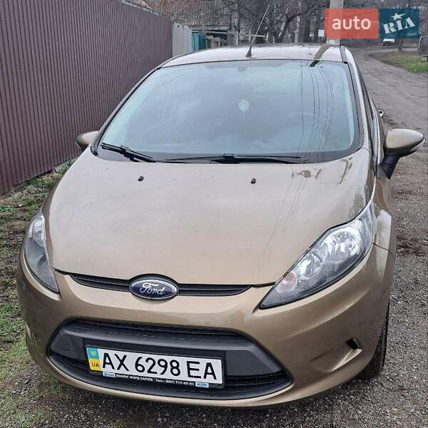 Хэтчбек Ford Fiesta 2012 в Чугуеве