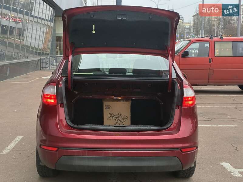 Седан Ford Fiesta 2014 в Києві