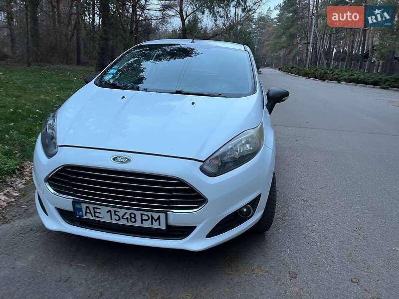 Хэтчбек Ford Fiesta 2013 в Новомосковске фото 3 Хэтчбек Ford Fiesta 2013 в Новомосковске
