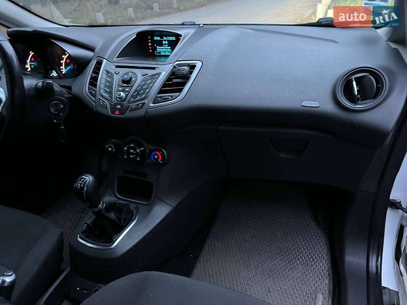 Хэтчбек Ford Fiesta 2013 в Новомосковске фото 23 Хэтчбек Ford Fiesta 2013 в Новомосковске