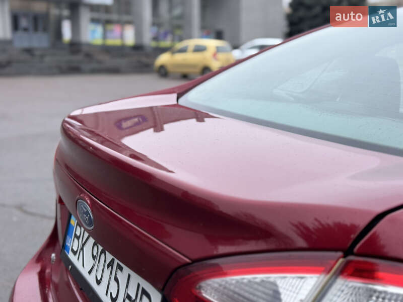 Седан Ford Fiesta 2014 в Рівному