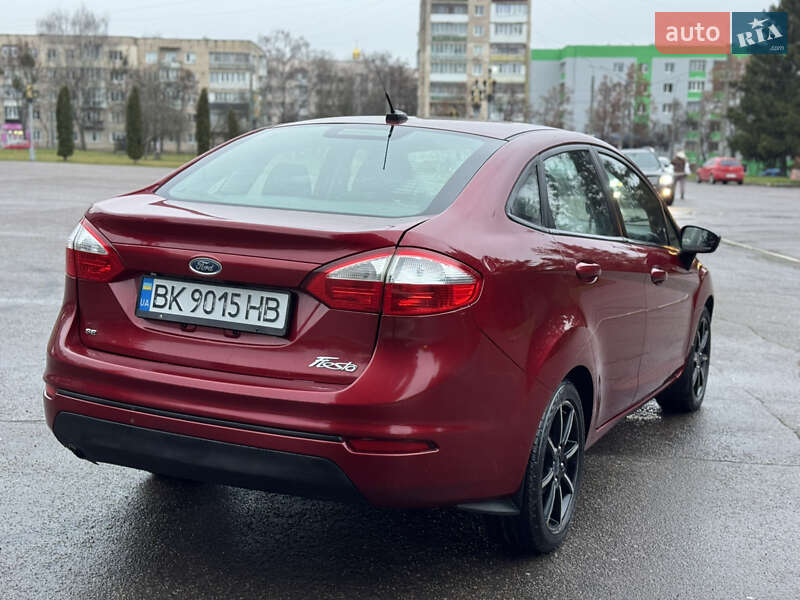 Седан Ford Fiesta 2014 в Рівному
