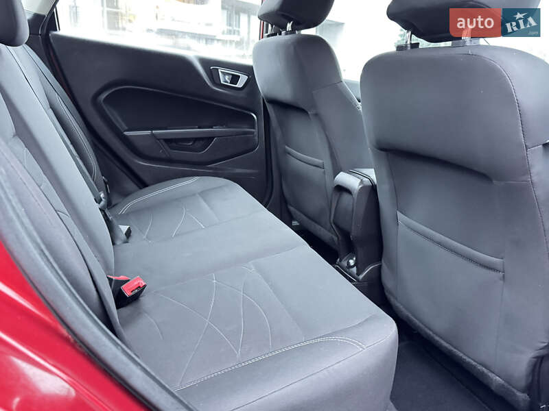 Седан Ford Fiesta 2014 в Рівному