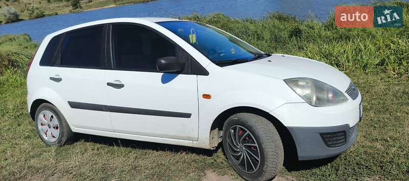 Хэтчбек Ford Fiesta 2007 в Снятине