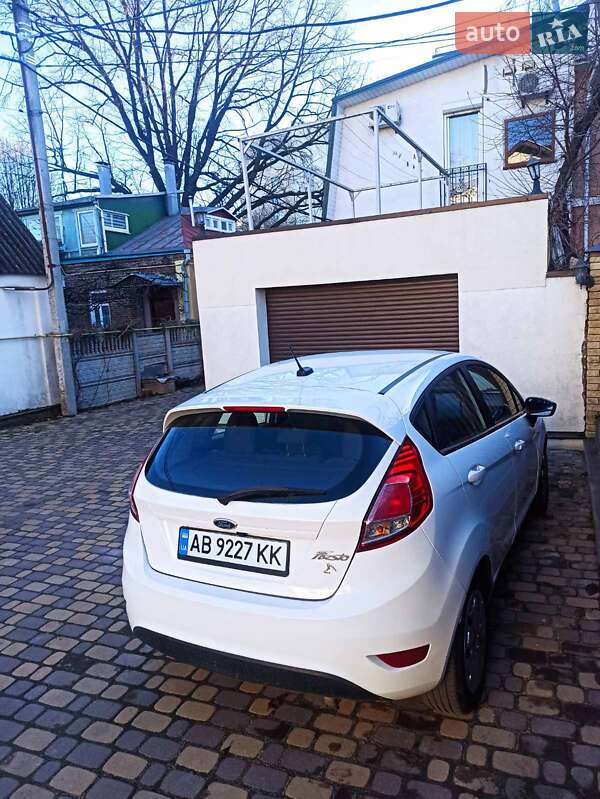 Хэтчбек Ford Fiesta 2015 в Виннице