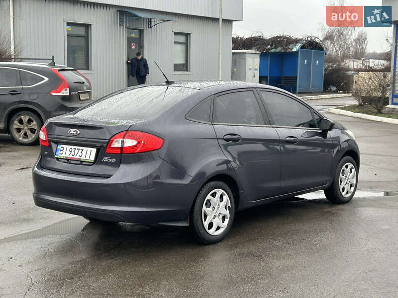 Седан Ford Fiesta 2012 в Полтаве