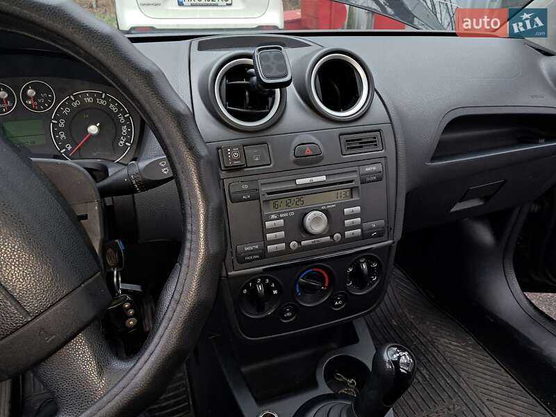 Хэтчбек Ford Fiesta 2006 в Киеве