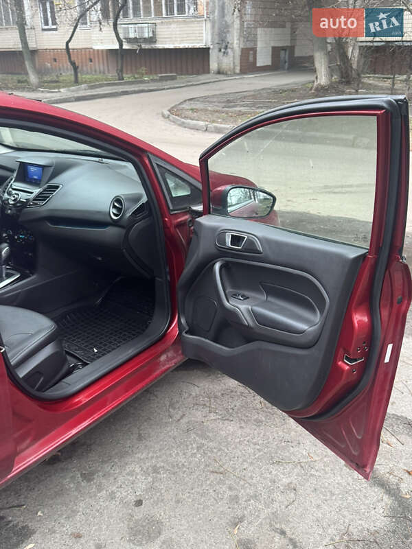 Хетчбек Ford Fiesta 2015 в Києві