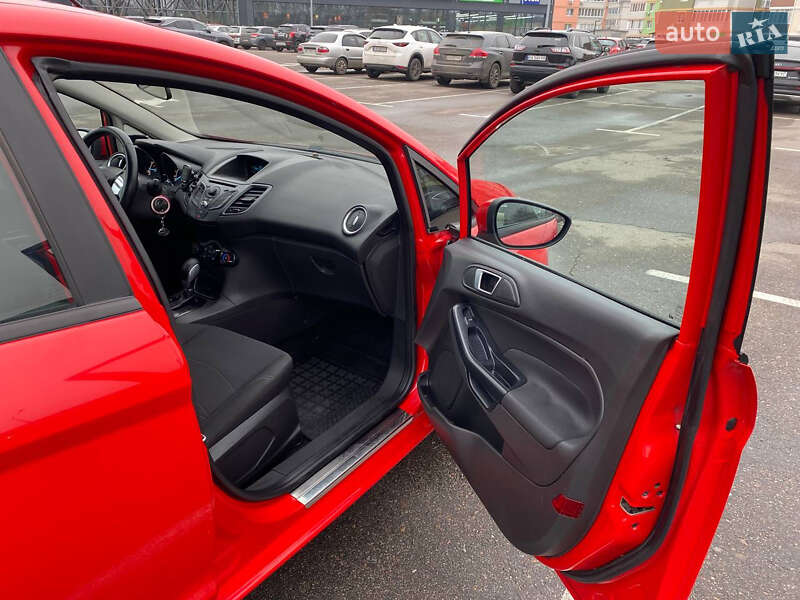 Хэтчбек Ford Fiesta 2014 в Гатном