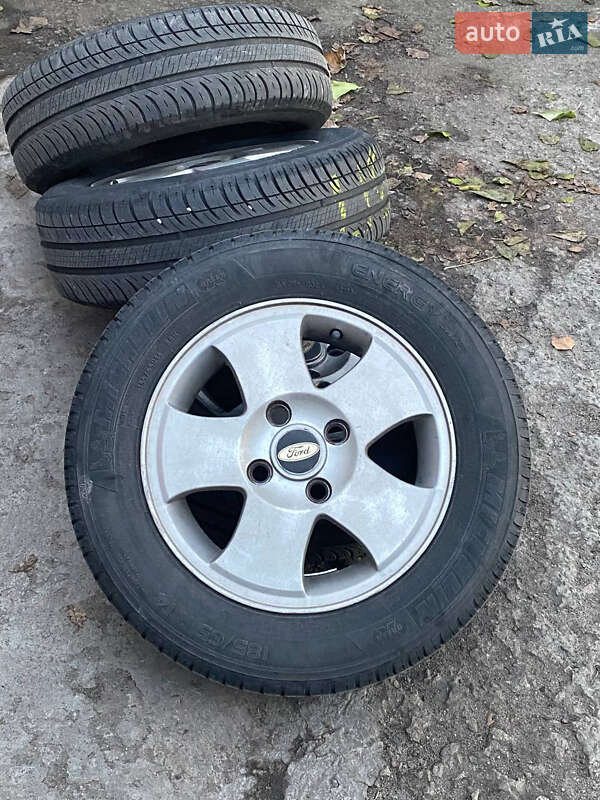 Хэтчбек Ford Fiesta 2014 в Гатном