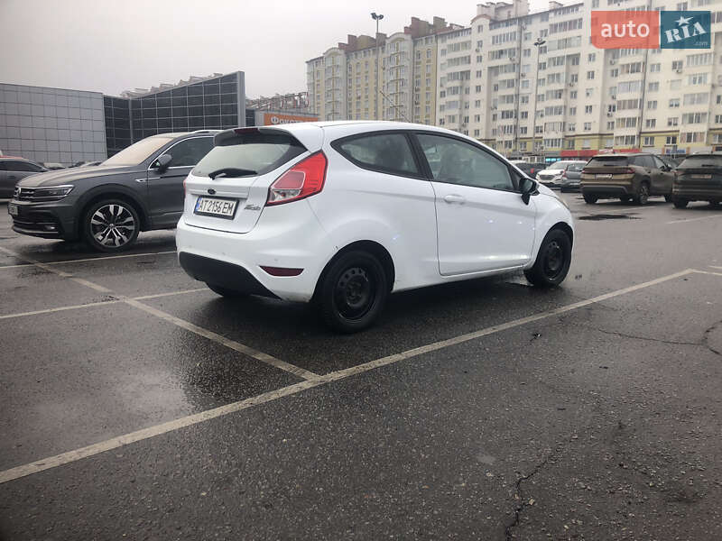 Хэтчбек Ford Fiesta 2013 в Ивано-Франковске