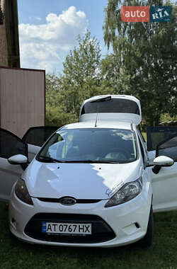 Хэтчбек Ford Fiesta 2011 в Долине
