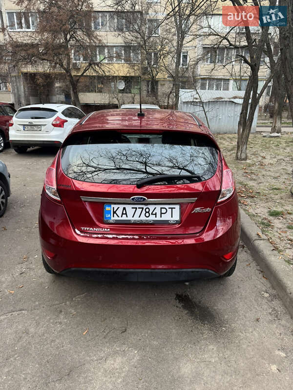 Хетчбек Ford Fiesta 2015 в Києві