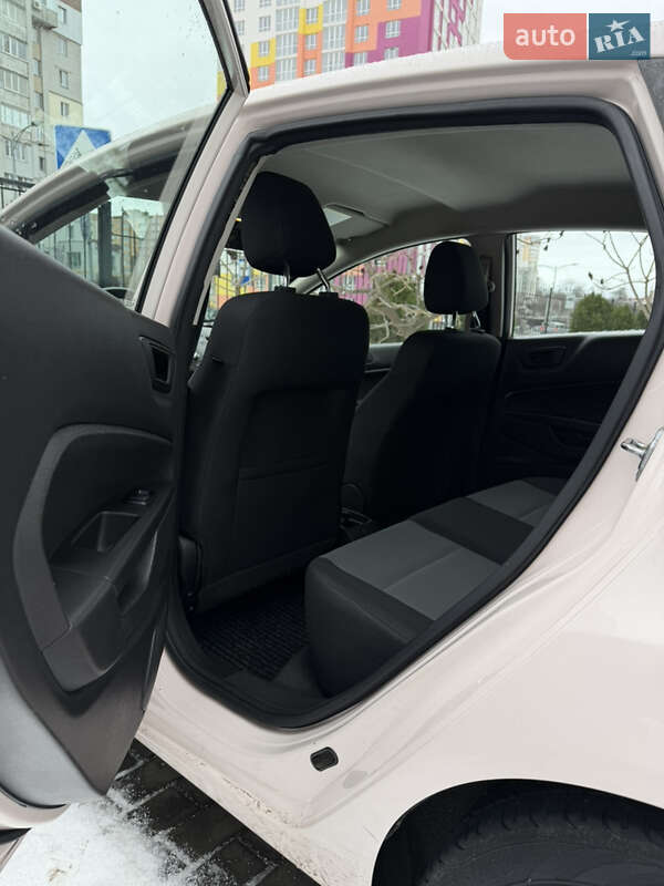 Хетчбек Ford Fiesta 2015 в Черкасах