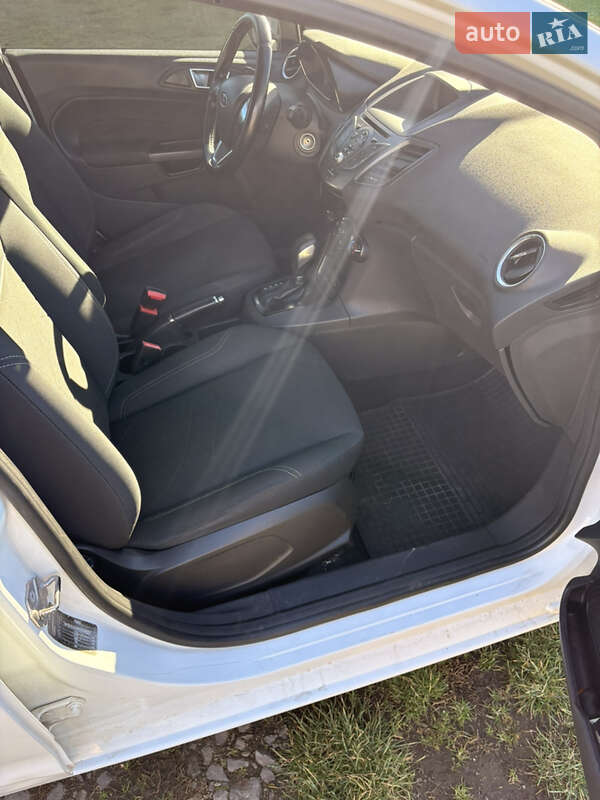 Хетчбек Ford Fiesta 2016 в Трускавці