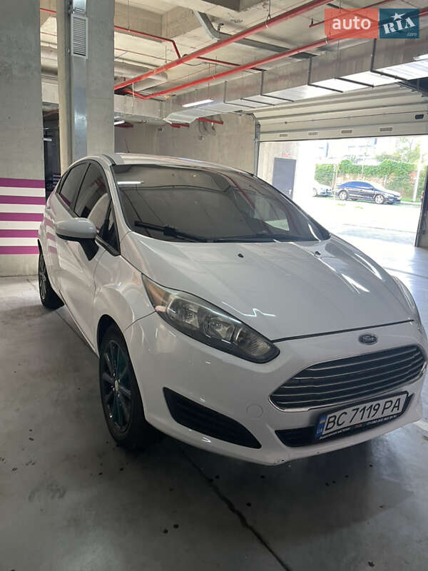 Хэтчбек Ford Fiesta 2016 в Львове