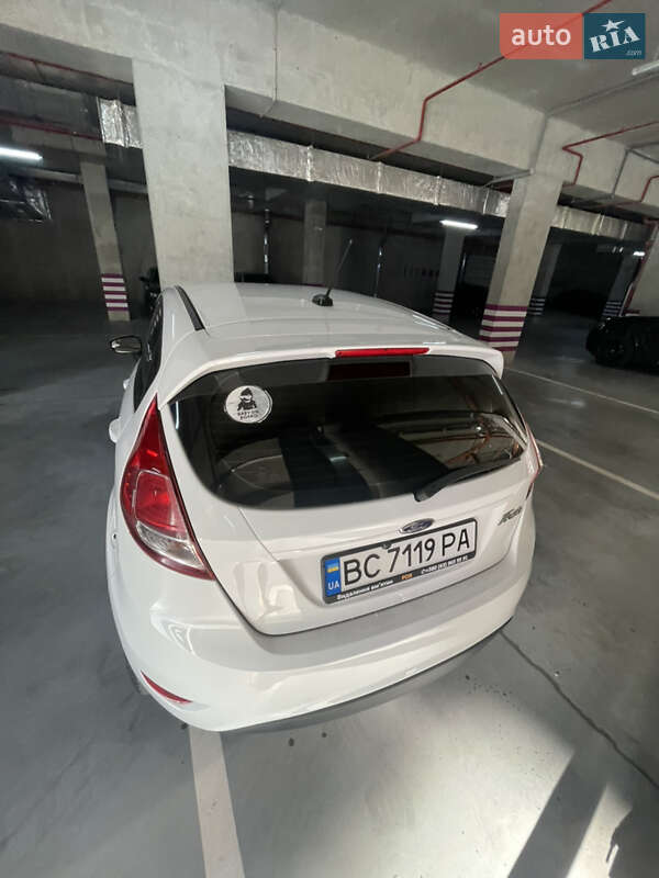 Хэтчбек Ford Fiesta 2016 в Львове