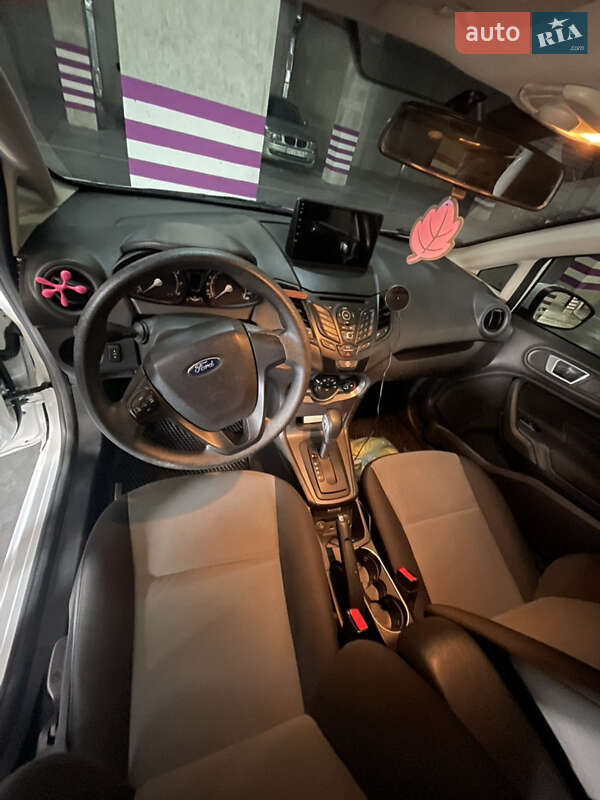 Хэтчбек Ford Fiesta 2016 в Львове