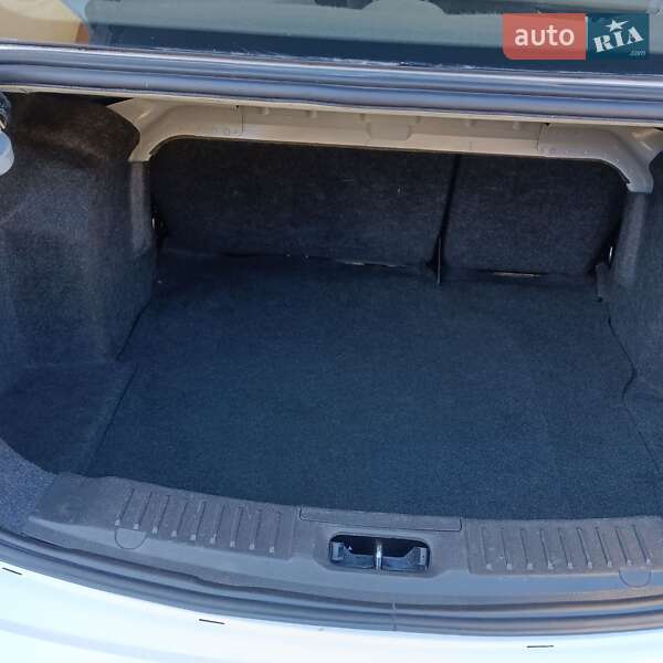 Седан Ford Fiesta 2012 в Сваляве