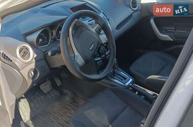 Седан Ford Fiesta 2012 в Сваляве