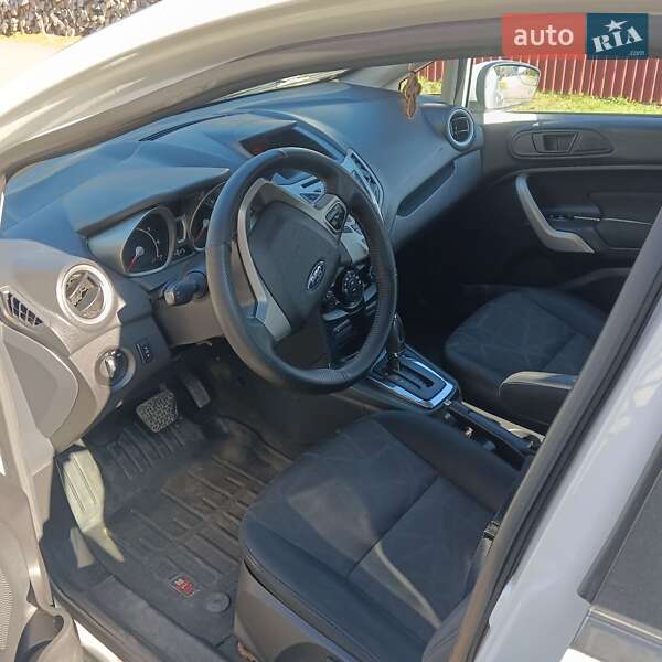 Седан Ford Fiesta 2012 в Сваляве